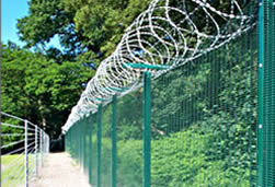 荷兰护栏网 勾花护栏网 标准型网栏