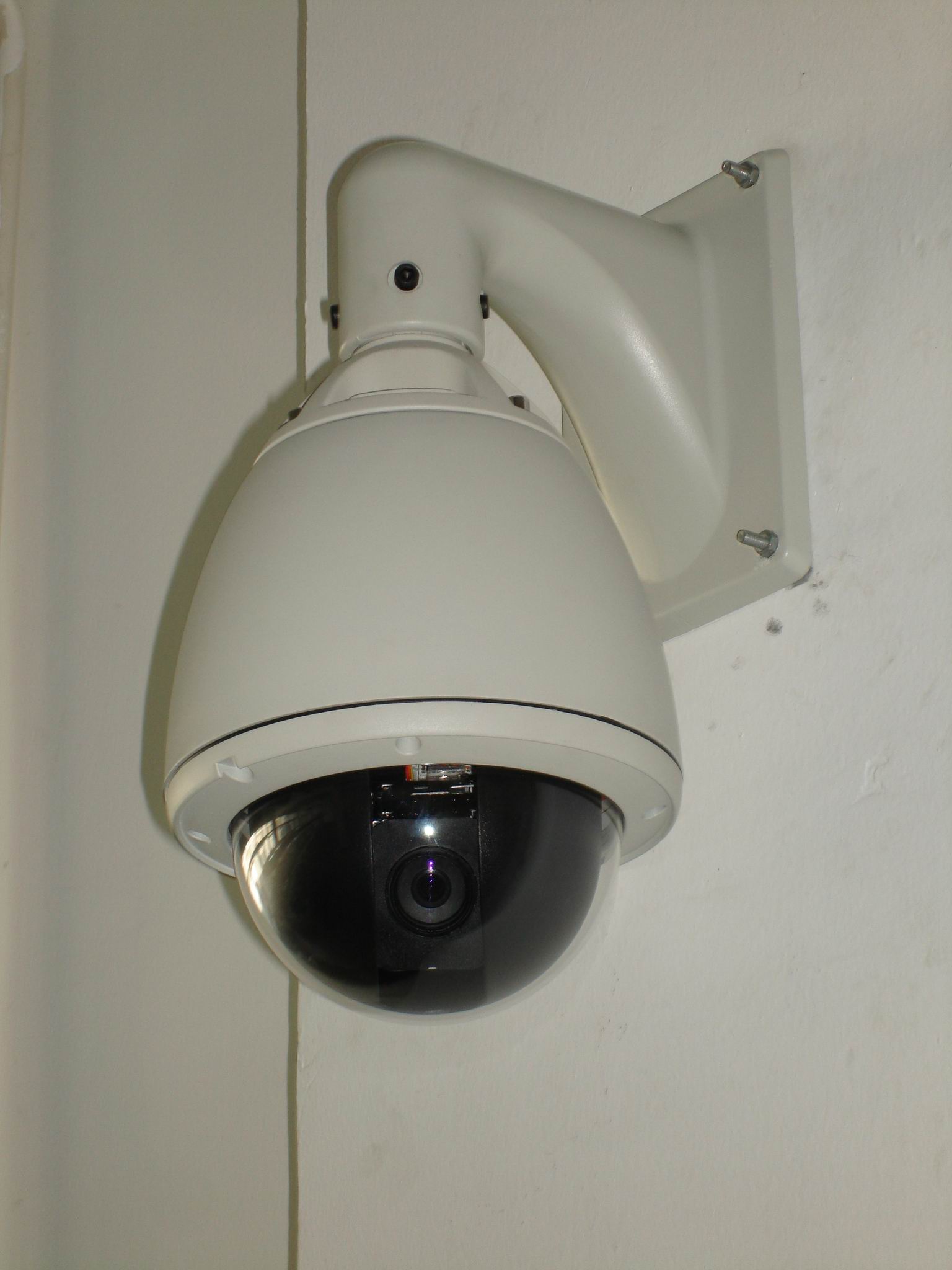 自动跟踪球形摄像机