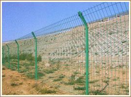 供应公路护栏网 浸塑护栏网 铁路护栏网