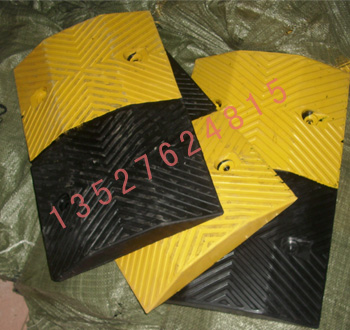 减速带  专业生产减速带  橡胶减速垫  道路减速设备