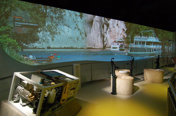 多通道环幕融合显示系统