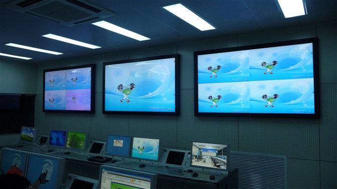 82寸会议显示屏