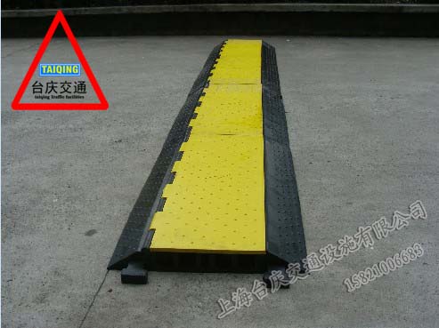 哈尔滨橡胶过线桥 哈尔滨电线保护板 哈尔滨电缆保护板