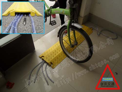 重庆橡胶线槽过桥板 重庆橡胶过线槽 重庆线槽过桥板