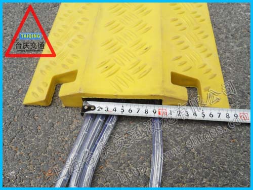 重庆线槽板 重庆过线板 重庆橡胶过线槽