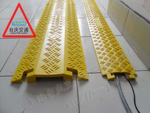 重庆橡胶过线桥 重庆电线保护板 重庆电缆保护板