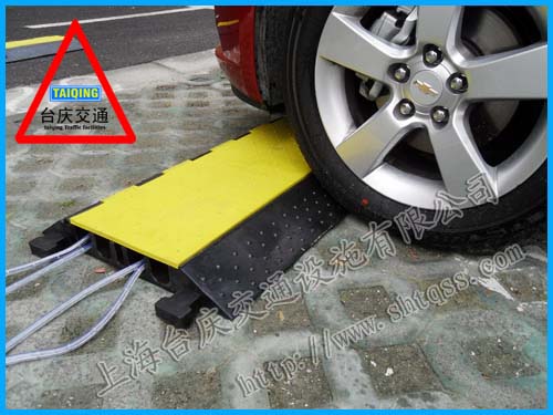 西安过线槽 西安橡胶过线槽 西安电缆过线槽