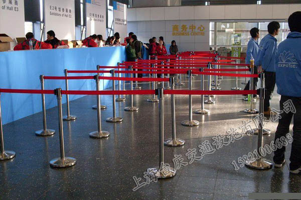 不锈钢伸缩围栏 展览不锈钢伸缩围栏