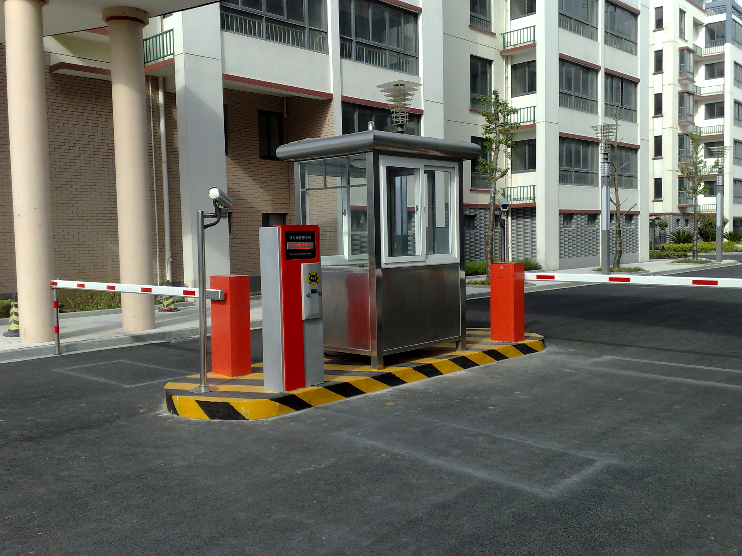 路锁，路桩，路障