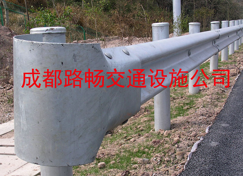 公路波形梁钢护栏