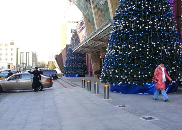 全自动升降式路桩