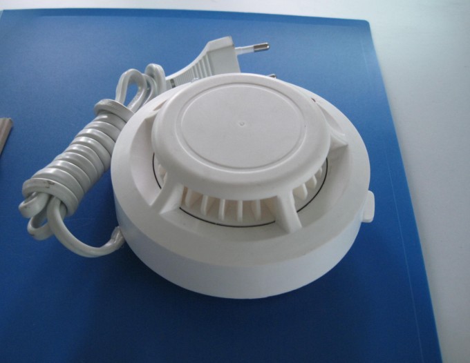 消防烟感烟雾报警器 火灾报警器 烟雾探测器