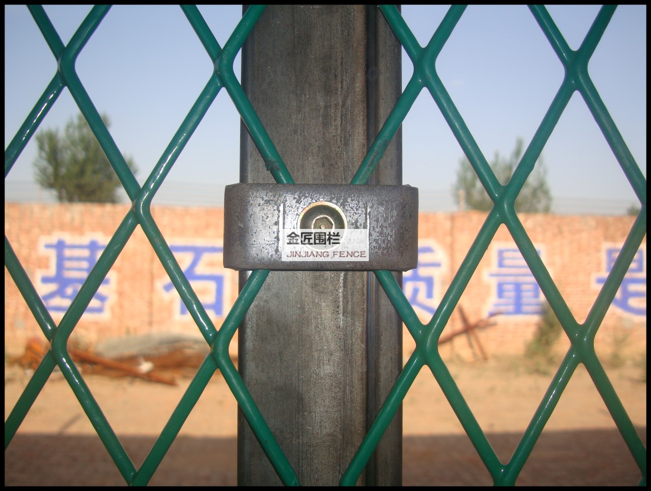 新型网片护栏---安平县金匠围栏网厂