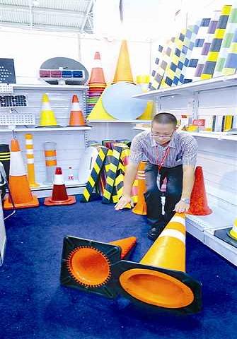 抗压、抗撞、抗摔反光路锥海潮产家直销