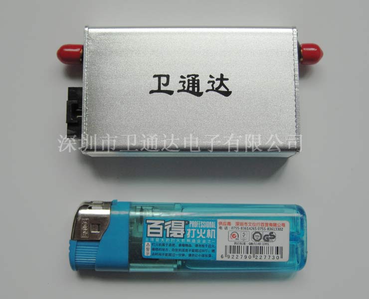 吸铁型的GPS汽车定位跟踪器