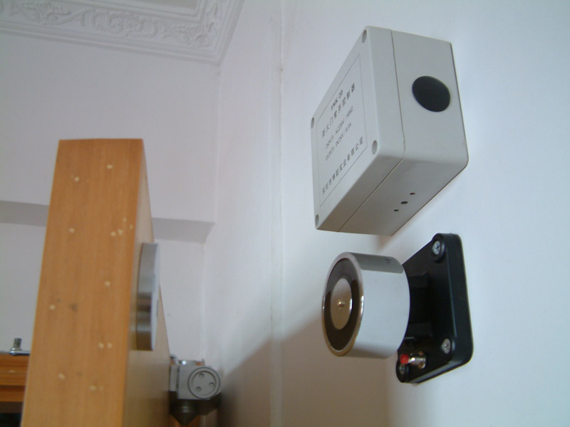 电控防火门释放装置