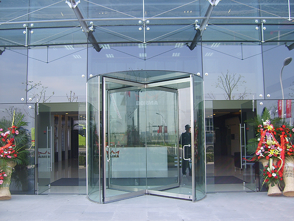 四翼水晶旋转门