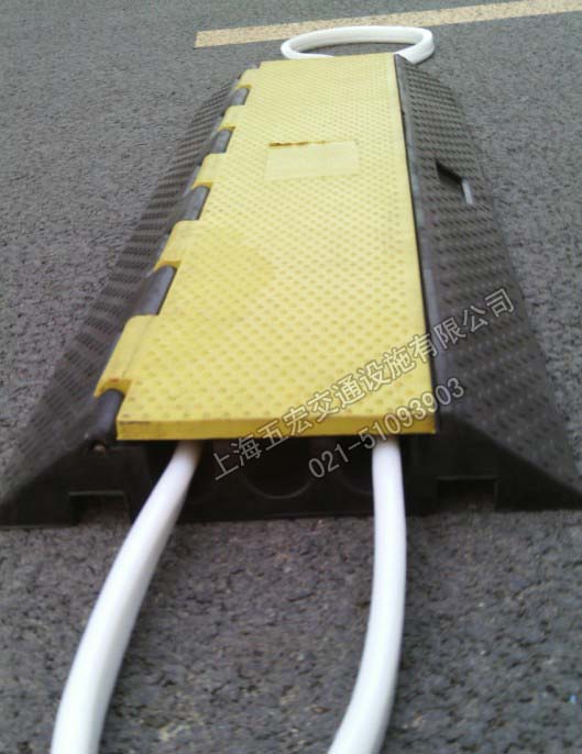 上海电缆盖线板，上海橡胶线槽板，上海道路过线板