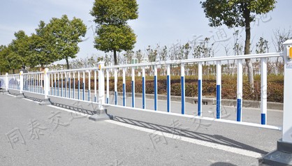 热镀锌钢制道路护栏