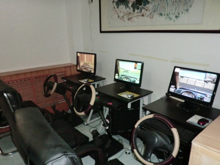 友友车友汽车驾驶模拟机，在家享受精彩车生活