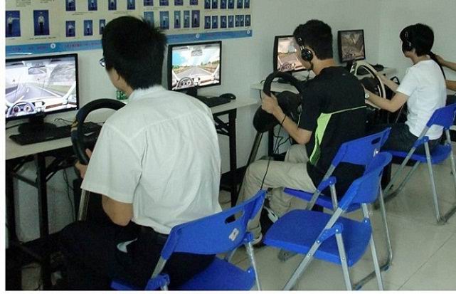 送给孩子一个21世纪的必备技能，友友车友汽车驾驶模拟机