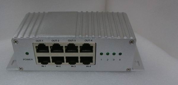 4口POE供电交换机 中跨