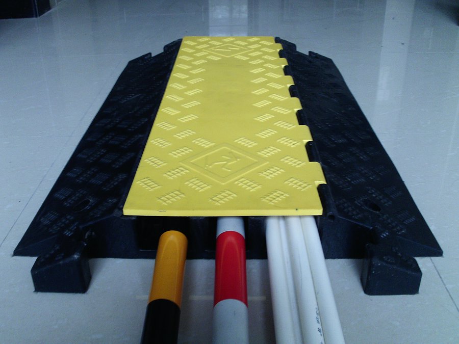 上海橡胶过线槽，橡胶过线槽厂家，橡胶过线槽价格