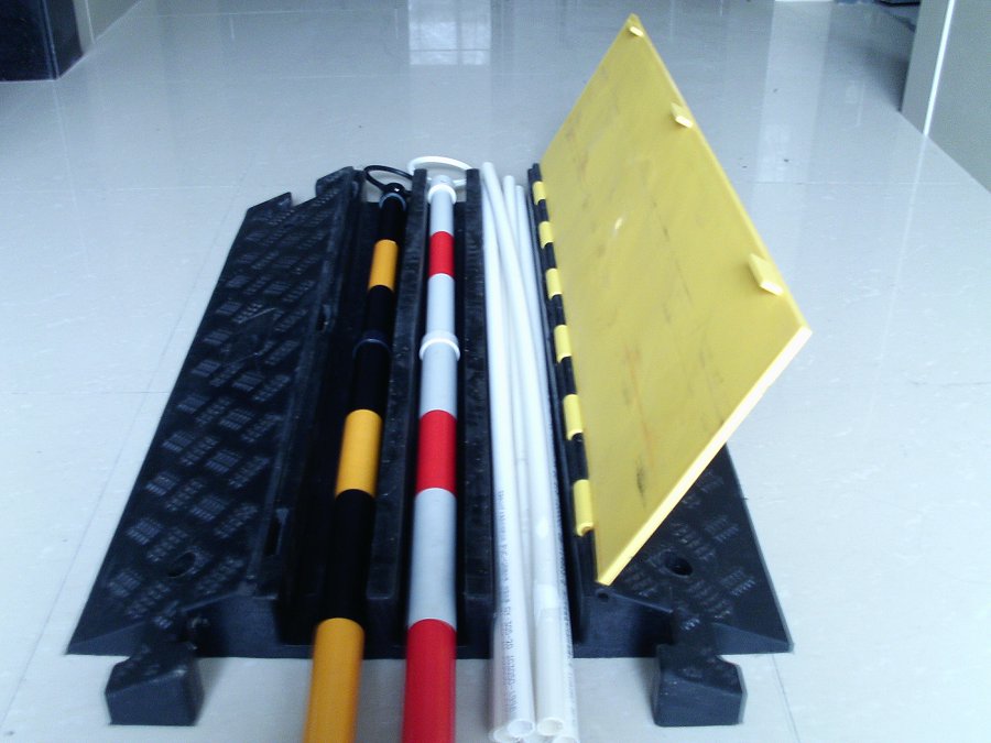 上海橡胶过线槽，橡胶过线槽厂家，橡胶过线槽价格