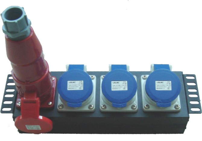 一进三出工业PDU