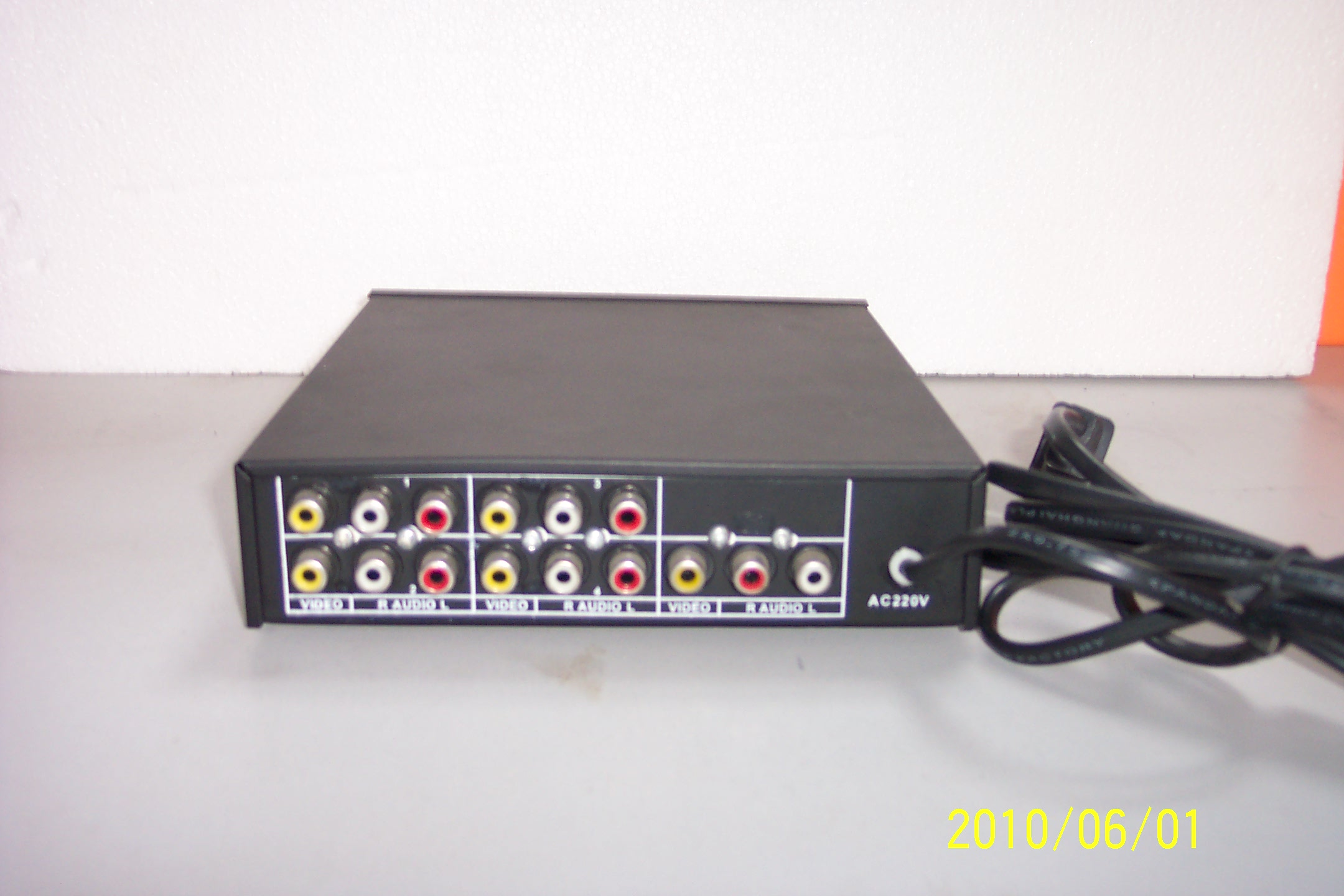 AV4-1音视频切换器