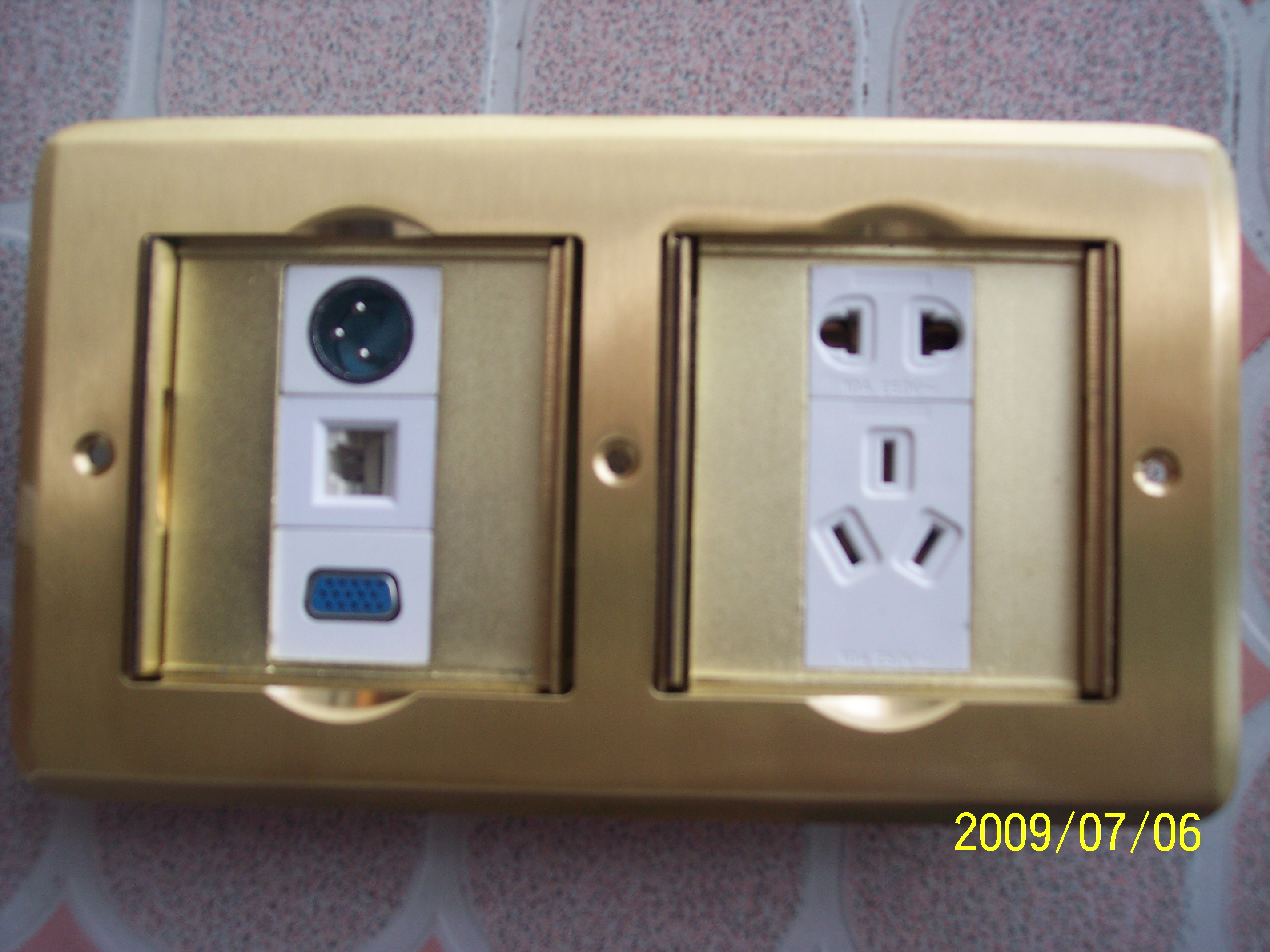 多功能地面信息插座