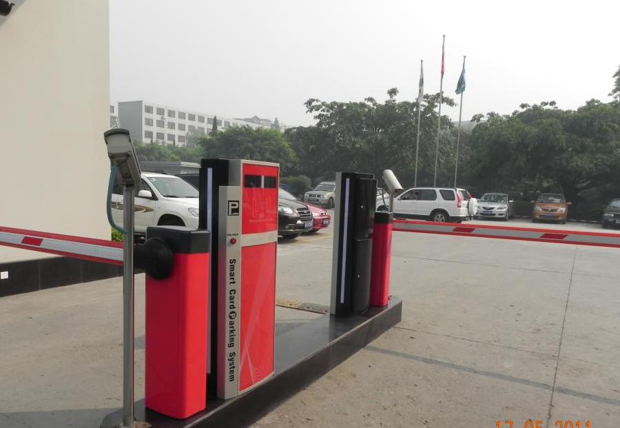 成都停车场系统/远距离道闸车辆管理系统/停车场安装