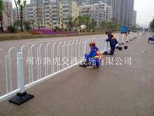 广东城市护栏厂家专业生产机动车道京式波浪形城市护栏