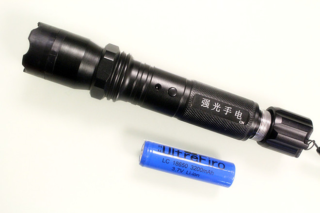 捍卫者2000型号多功能手电