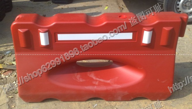 减速带，定位器，水马。