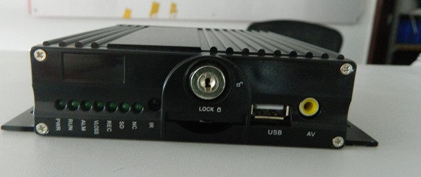 路安仕H.264高清四路车载SD卡录像机