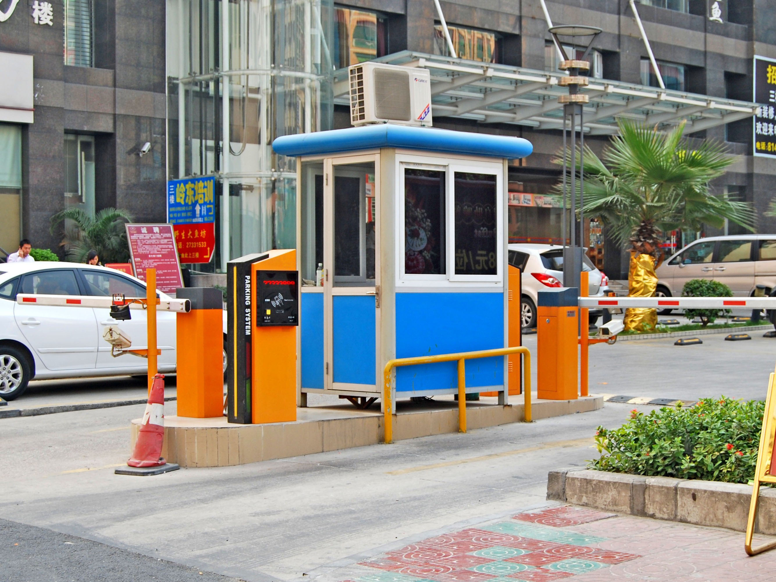 汉中栅栏式道闸厂家/汉中智能停车场系统/汉中停车场设施