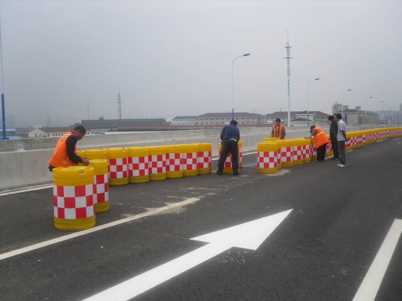 供应防撞筒蘑菇筒玻璃钢防撞筒