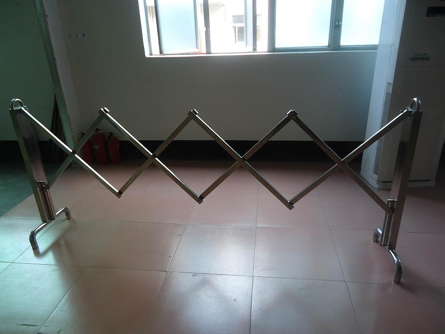 带滑轮不锈钢移动护栏持久坚固耐用，豪华美观