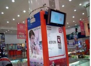 厂家直销商场广告机，壁挂式广告机