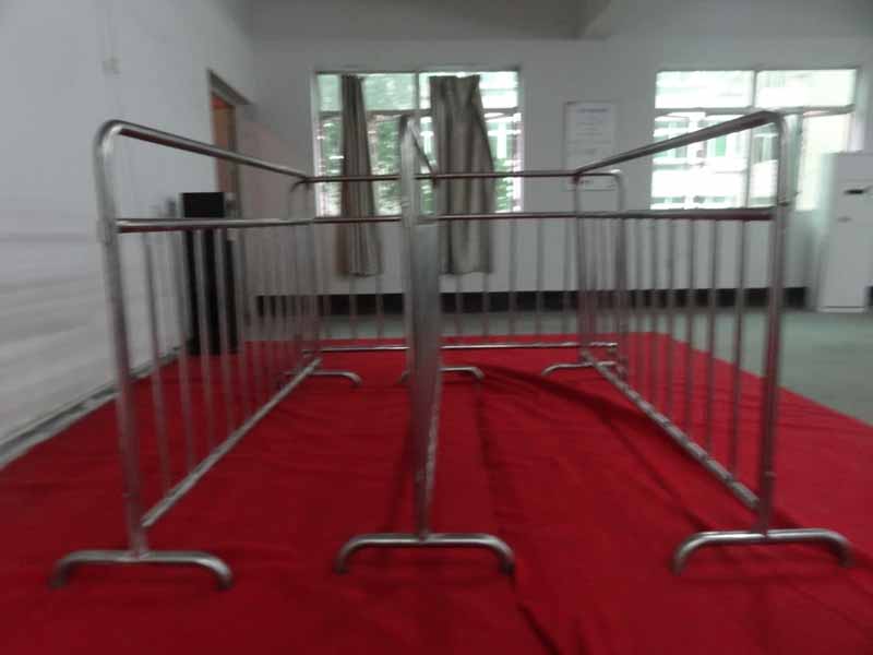 活动不锈钢护栏彩色不锈钢护桩等成为了居家产品新选择