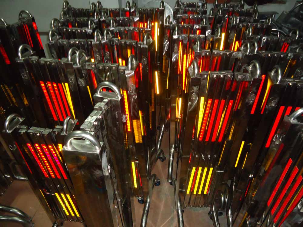 专业研发生产、销售、服务为一体并伸缩不锈钢护栏厂家