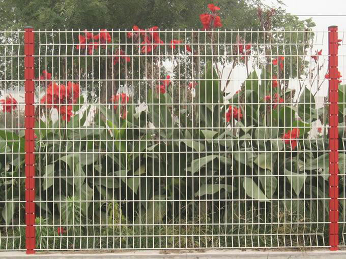 潍坊桃型柱防护网桃型柱护栏网报价