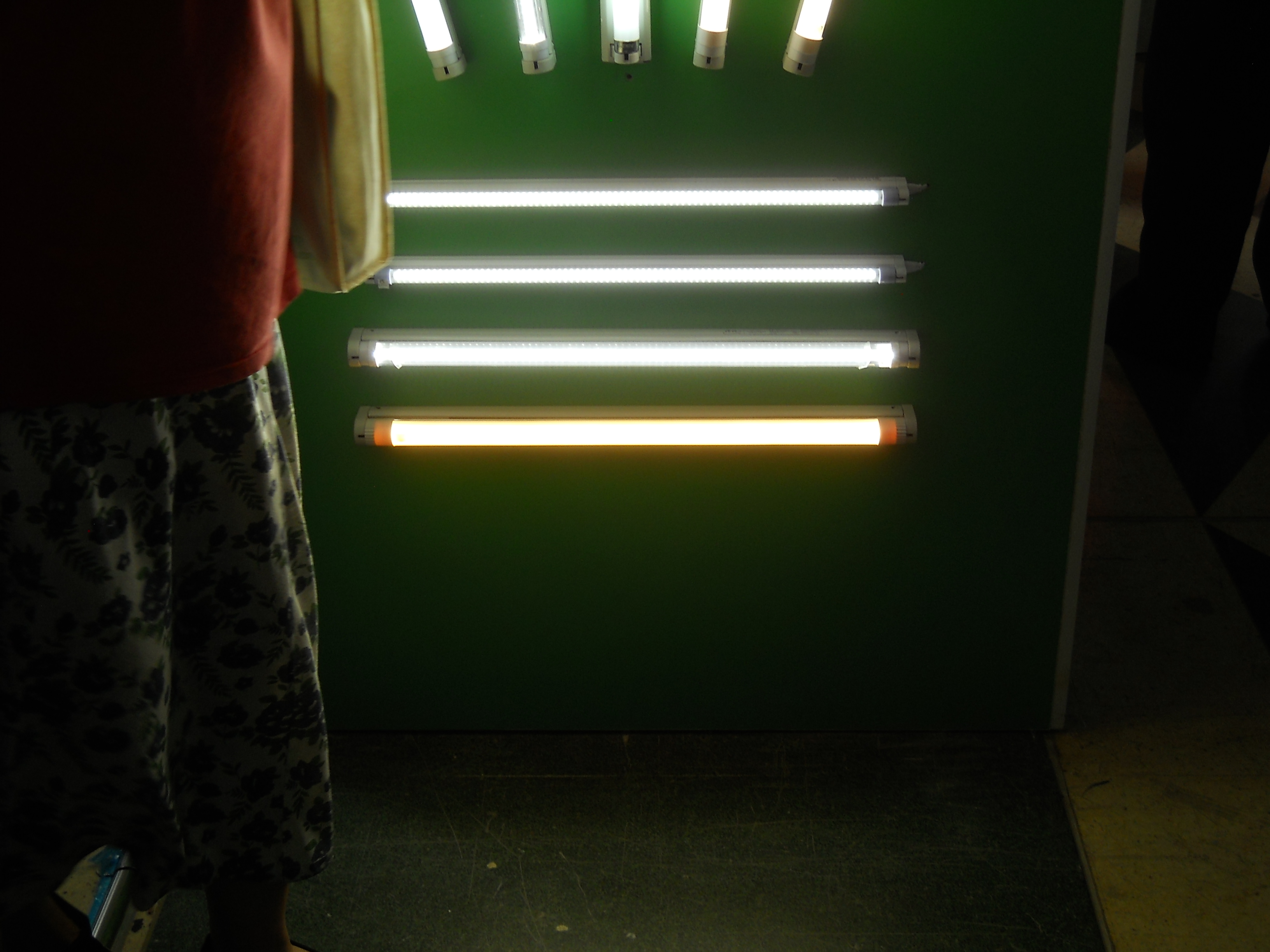 lED日光灯，1.2米灯管节能专家