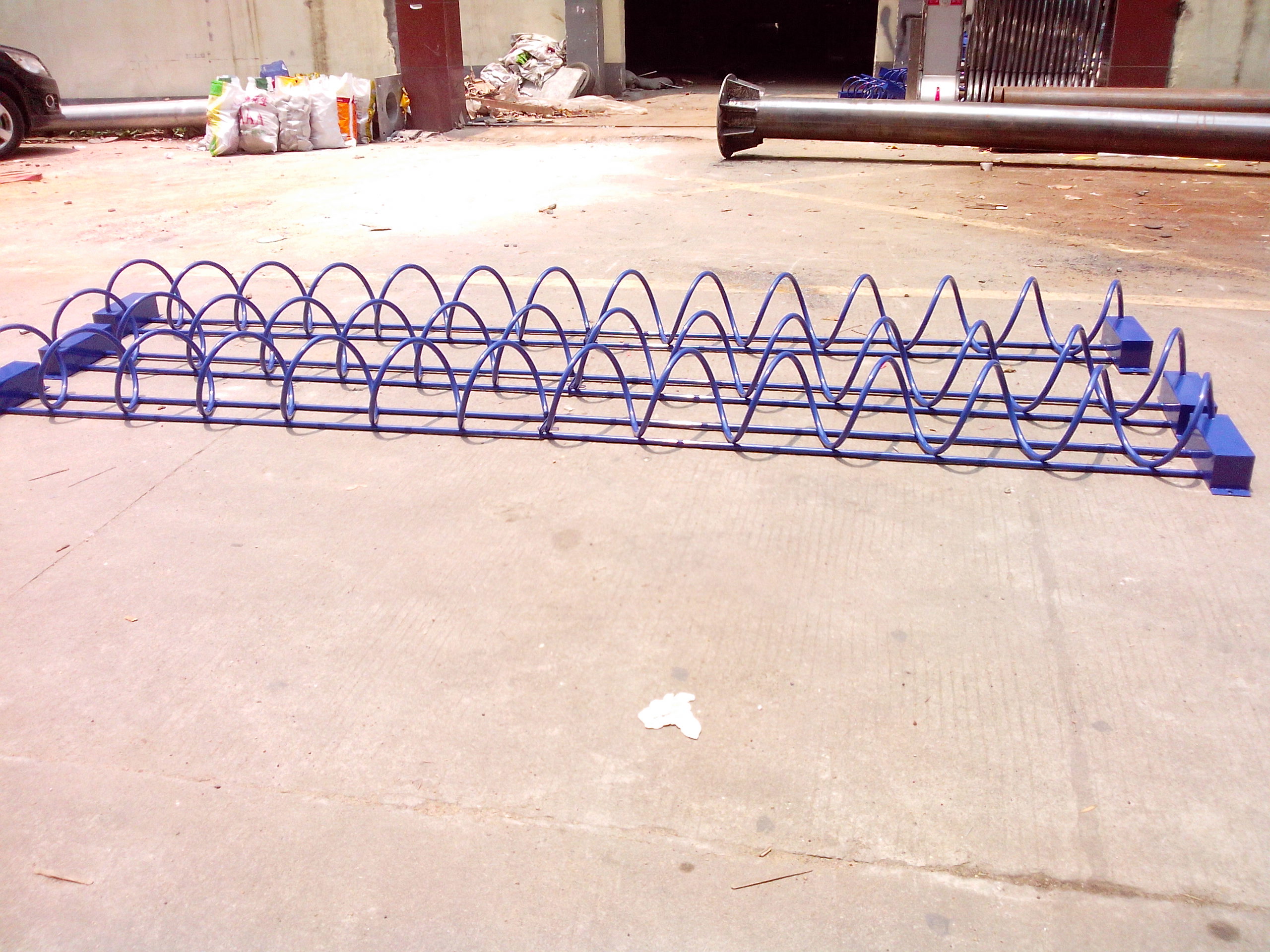 深圳桂丰公司专业生产各种自行车存放架子报价和规格