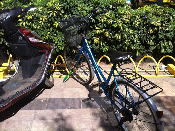 镀锌喷塑型自行车停车架/自行车存放架价格