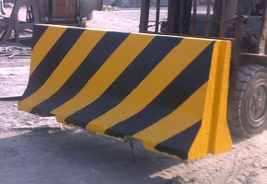 郑州哪里卖水泥隔离墩，郑州水泥隔离墩厂家批发