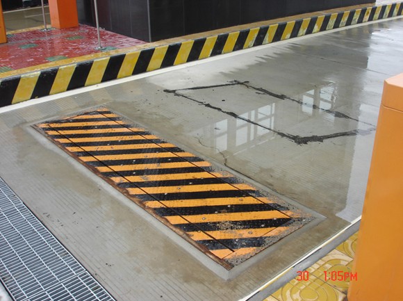 智能液压路障机