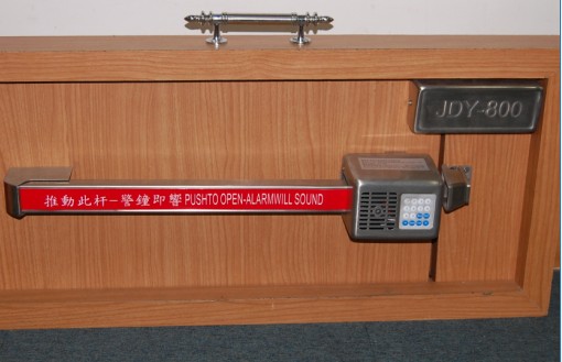 商场使用紧急通道锁