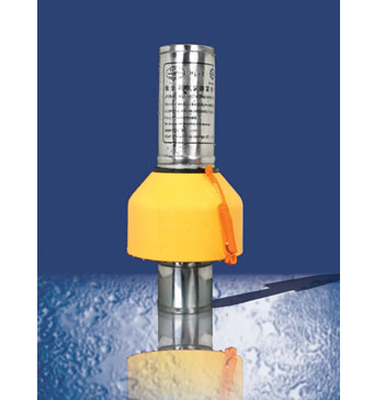 救生圈用自亮浮灯及橙色烟雾信号